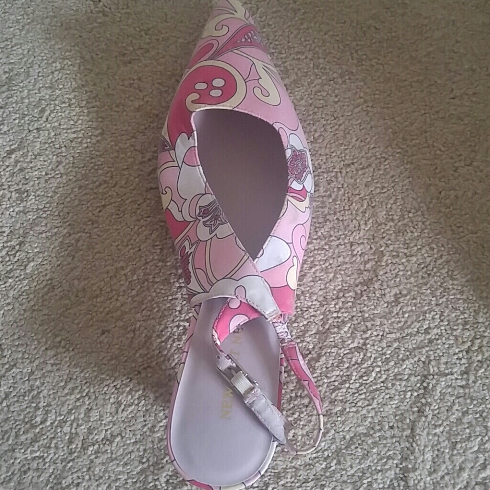 Kitten heel shoes